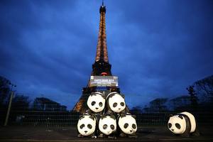 © WWF / Earth hour beim Eiffelturm